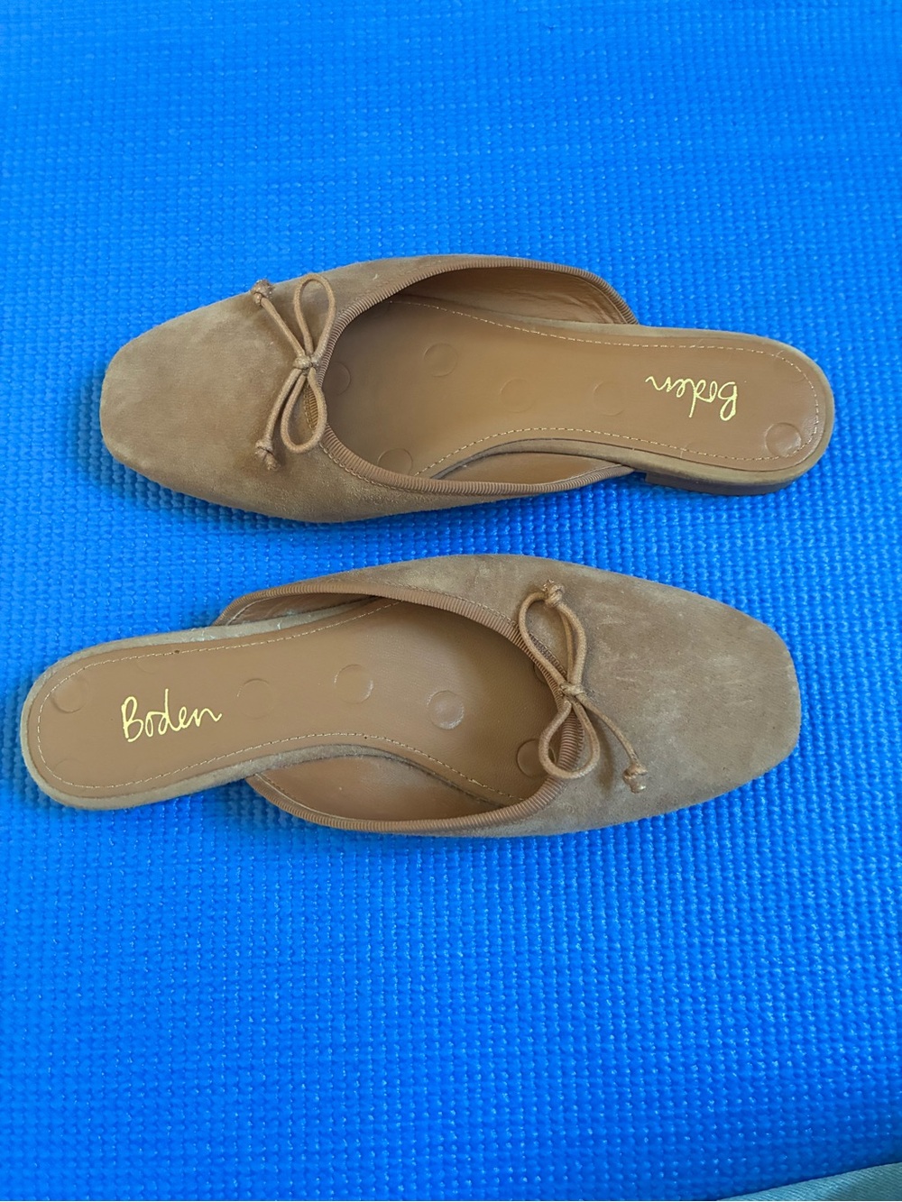 Boden Tan Suede Bow-Accent Slip-On Mules